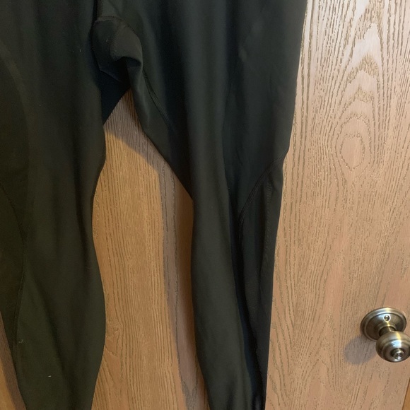 Black Nike leggings with mesh on the sides - Picture 5 of 6